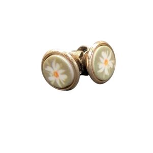Vintage heirloom 14K porcelain daisy stud earrings